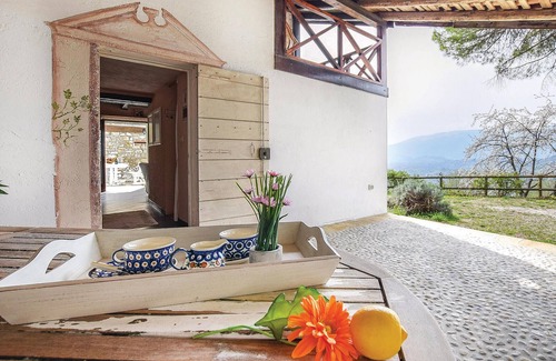 Tarzo House | Gorgeous home in Tarzo with sauna