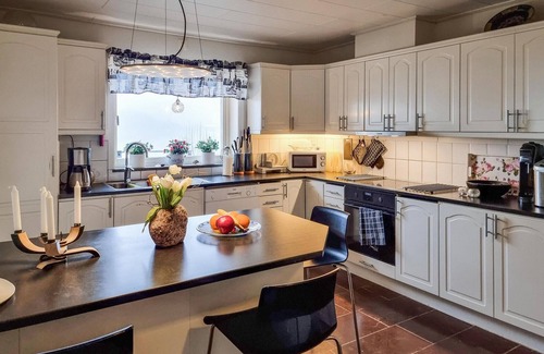 Uddevalla Municipality House | Gorgeous home in Uddevalla with sauna