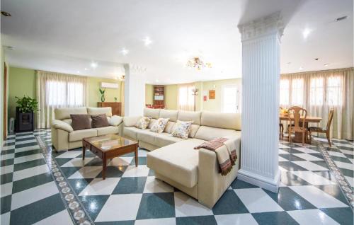 La Pobla de Vallbona House | Gorgeous Home In Urbanización La Sima