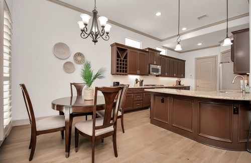 Grogan's Mill House | Gorgeous home in The Woodlands