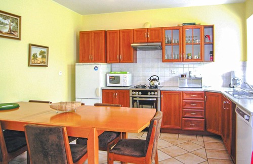 Chorzemin House | Gorgeous home in Wolsztyn with kitchen