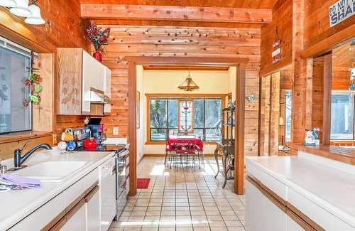 Sereno del Mar House | Gorgeous Home Located in Sereno Del Mar w/Ocean Views, Deck, Free WiFi