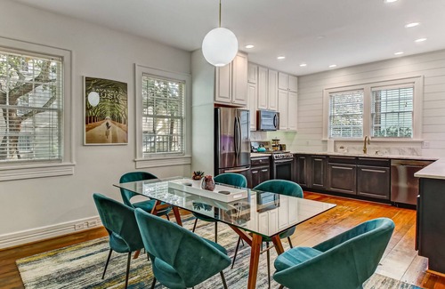 Historic Downtown Savannah House | Gorgeous Home near Forsyth Park Heated Pool Access