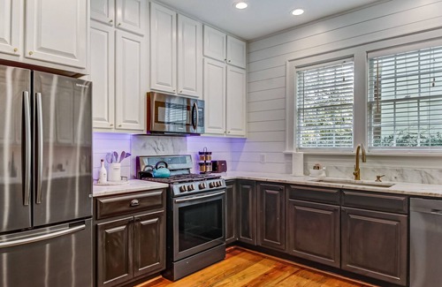 Historic Downtown Savannah House | Gorgeous Home near Forsyth Park Heated Pool Access