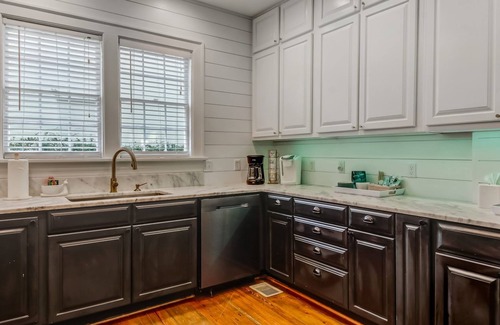 Historic Downtown Savannah House | Gorgeous Home near Forsyth Park Heated Pool Access