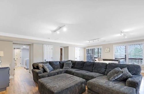 Waleska House | Gorgeous Home, On-Site Golf, Pools, Lake, & Tennis