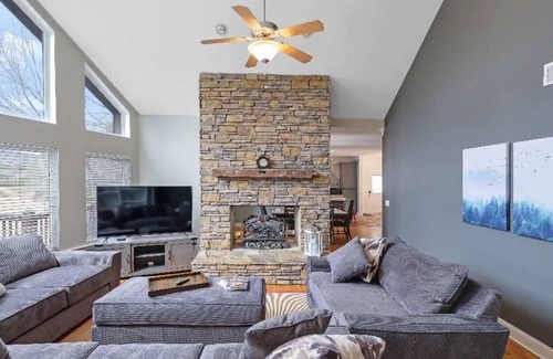 Waleska House | Gorgeous Home, On-Site Golf, Pools, Lake, & Tennis