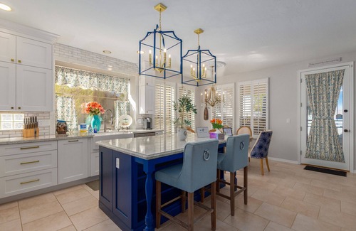 Red Mountain Ranch House | Gorgeous home - Sunset views! 1 King, 3 Queens. Close to 202 for easy access.