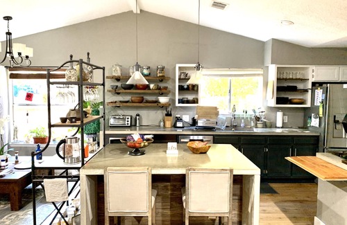 Austin House | Gorgeous Home - Wellness Retreat Short Term