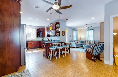 Country Club Estates House | Gorgeous home with private pool - dog-friendly - only three blocks to the beach