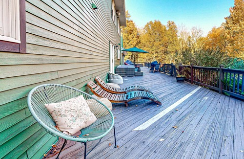 Gardiner House | Gorgeous home with fireplaces, skylights, jetted tubs, library & home gym