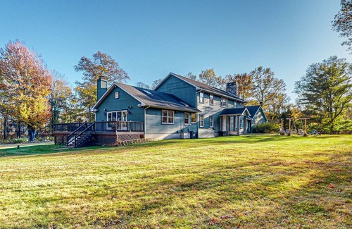 Gardiner House | Gorgeous home with fireplaces, skylights, jetted tubs, library & home gym