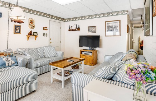 Chelan House | Gorgeous House near Lake Chelan w/Deck, Great Views, Dock, & Beach Access