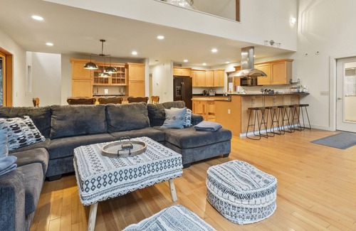 Londonderry House | Gorgeous House next to a Brook, Hot Tub, Sleeps 20