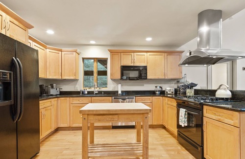 Londonderry House | Gorgeous House next to a Brook, Hot Tub, Sleeps 20