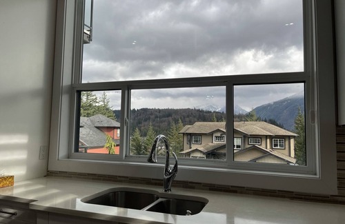 Promontory House | Gorgeous house on the top of the mountain in Chilliwack