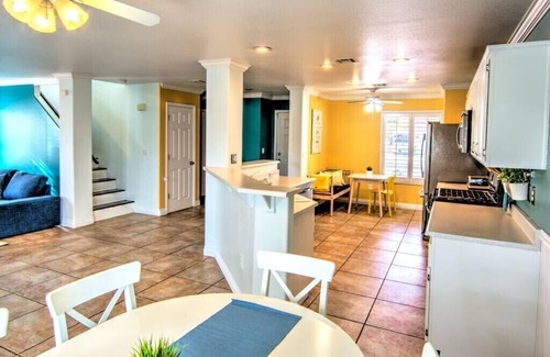 Spring Valley House | Gorgeous House private Pool& Spa 10 sleeps, 8min to Strip