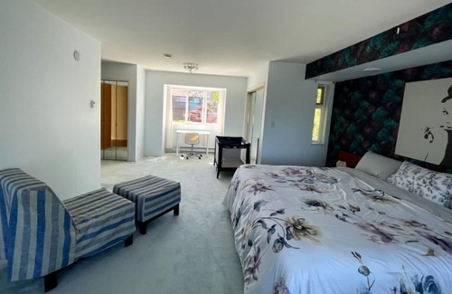 Langdale House | Gorgeous house with ocean view close to Ferry