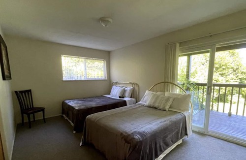 Langdale House | Gorgeous house with ocean view close to Ferry