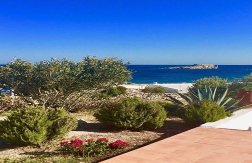 Psathi House | Gorgeous island home with ocean views and access!