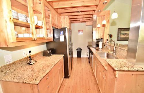 Moose Wilson Road Apartment | Gorgeous Jackson Hole Condo in Top location with Great Views and Private Deck with Barbeque!
