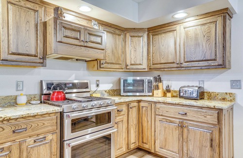 Neillsville House | Gorgeous Lake Arbutus Getaway w/Dock & Boat House