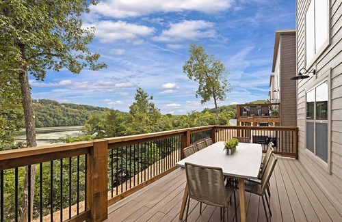 Branson Cabin | Gorgeous Lake Cabin | Game Room | Deck | Hot Tub