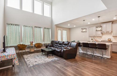 Montgomery House | Gorgeous Lake Conroe Home, Affordable Nightly Rent