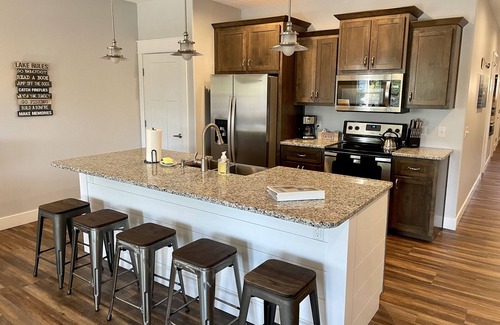 Lampe Condo | Gorgeous Lake Front Condo with Pool, Hot Tub & Boat Ramp - 30 Min from Branson