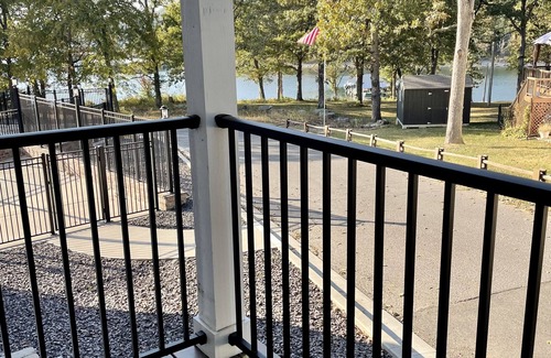 Lampe Condo | Gorgeous Lake Front Condo with Pool, Hot Tub & Boat Ramp - 30 Min from Branson