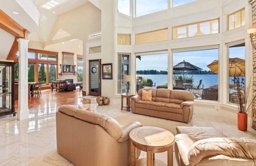 Silver Beach House | Gorgeous Lake Front House with Private Dock