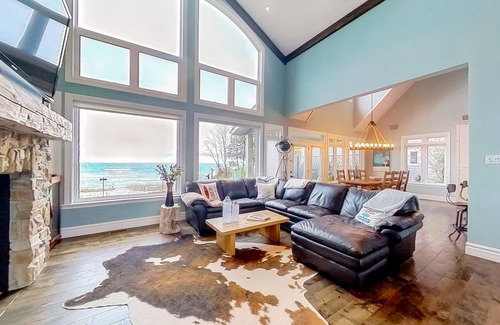 Port Elgin House | Gorgeous Lake Huron home with beach access, kayak, & fireplace - dog-friendly