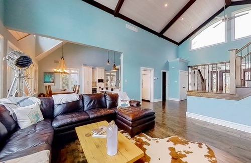 Port Elgin House | Gorgeous Lake Huron home with beach access, kayak, & fireplace - dog-friendly