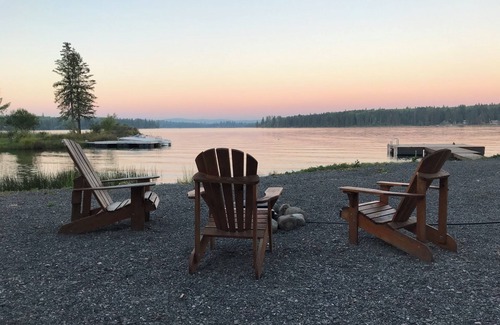 Sheridan Lake Cabin | Gorgeous Lakefront cabin, pet friendly!