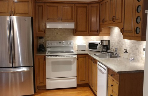 Oka Apartment | Gorgeous Lakefront 1 Bedroom Country House appartement Near Montreal