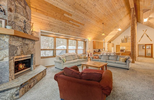Donner Lake Woods House | Gorgeous lakefront escape with fireplace, close to skiing