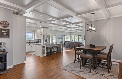 Lake House | Gorgeous lakefront home in Central Michigan