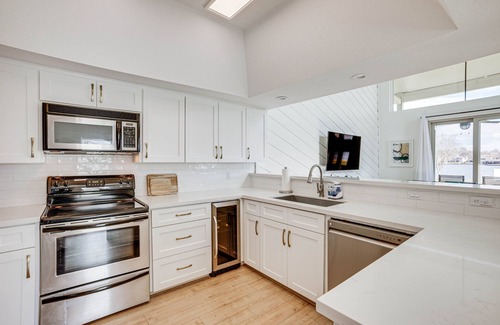 April Sound House | Gorgeous Lakefront Townhome w/Pool Access & Views