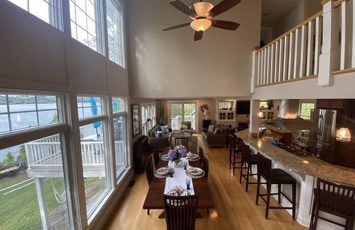 Skaneateles House | Gorgeous lakefront home on the East side of Skaneateles lake