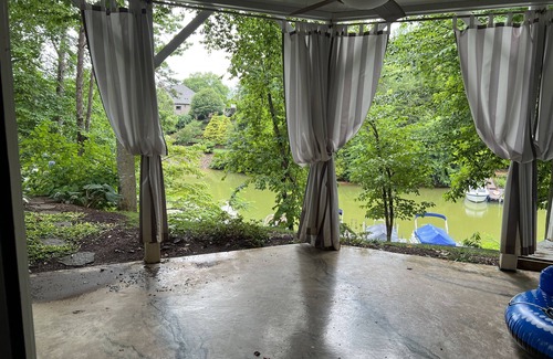 Barium Springs House | Gorgeous lakefront 4 br/3.5 ba home with firepit,boat&jetski dock sleeps 12