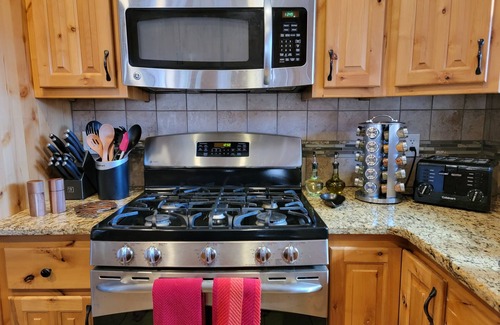 Lakehead-Lakeshore House | Gorgeous Lakehouse w/Hot Tub, Pool Table, Games & MORE!