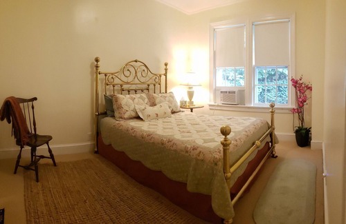 Hope Other | Gorgeous Lakeview Retreat