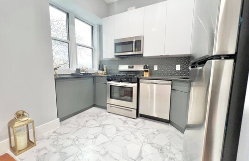 Mott Haven Apartment | GORGEOUS Large Charming HOME with 3baths, Central Air, Washer/Dryer, Parking