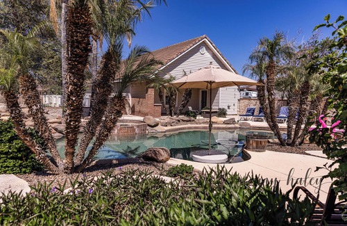 Gilbert House | Gorgeous LARGE Country Home! 🏡 Pet Friendly! SPARKLING Pool! Orchard!