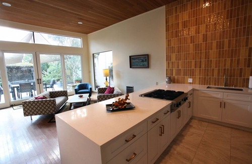 Bay Park House | Gorgeous Large Spa home with Views. Great Location!