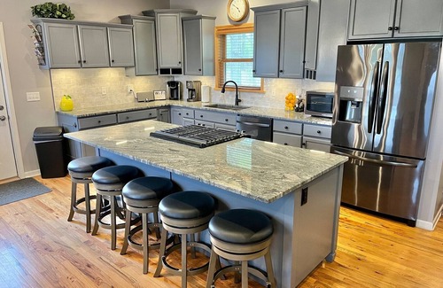 Thompsonville House | Gorgeous Lemon Lodge 1mile to Crystal Mtn, 4Bed+2Ba+2Family Rms+Game Rm+Pets Ok!