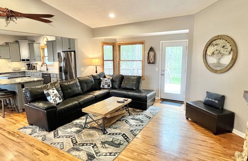 Thompsonville House | Gorgeous Lemon Lodge 1mile to Crystal Mtn, 4Bed+2Ba+2Family Rms+Game Rm+Pets Ok!