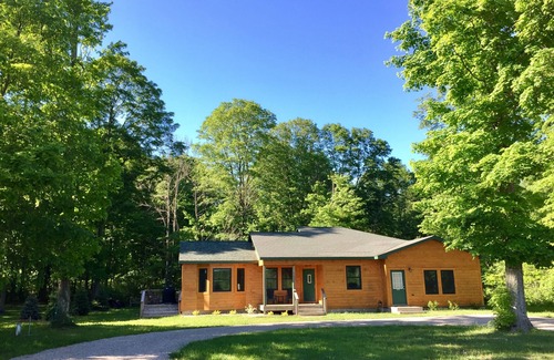Thompsonville House | Gorgeous Lemon Lodge 1mile to Crystal Mtn, 4Bed+2Ba+2Family Rms+Game Rm+Pets Ok!