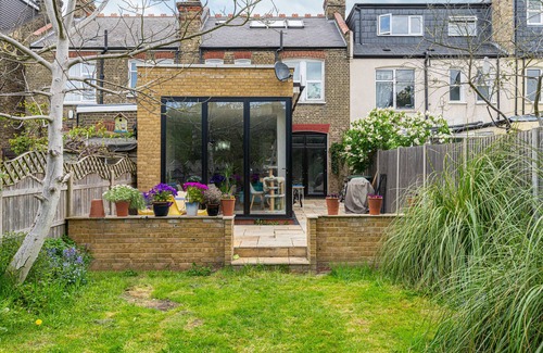 Palmers Green Apartment | Gorgeous light filled apartment