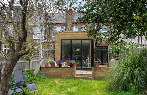 Palmers Green Apartment | Gorgeous light filled apartment